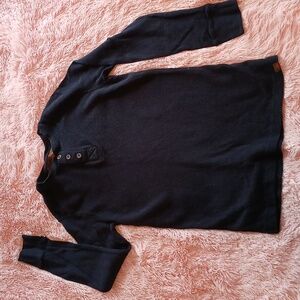 Long sleeve knit shirt